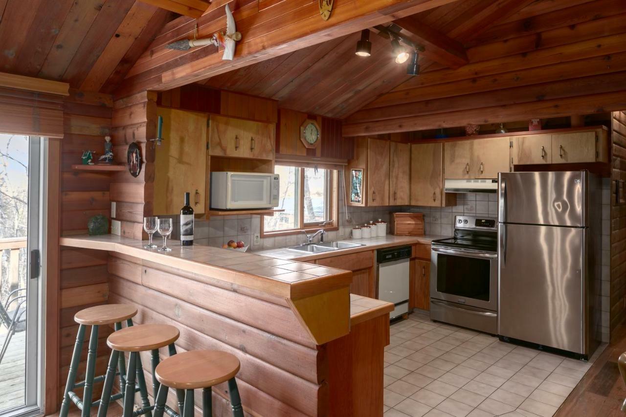 Creekside Cabin Fairmont Hot Springs Exterior photo