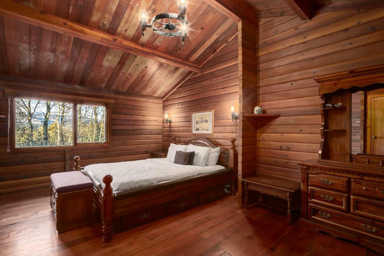Creekside Cabin Fairmont Hot Springs Exterior photo